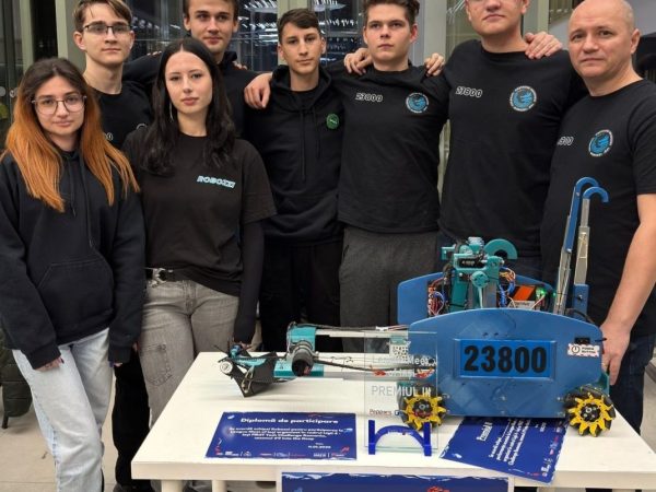 Echipa Robozzi #23800: De la provocări tehnice la succes – Ajută-i să meargă mai departe!
